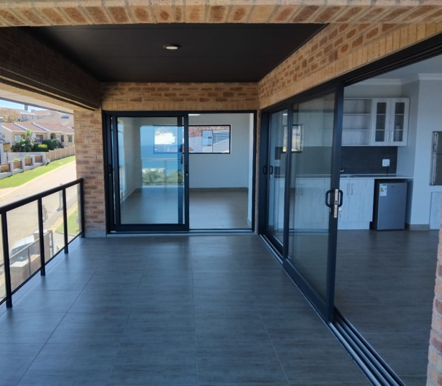 4 Bedroom Property for Sale in Wavecrest Eastern Cape